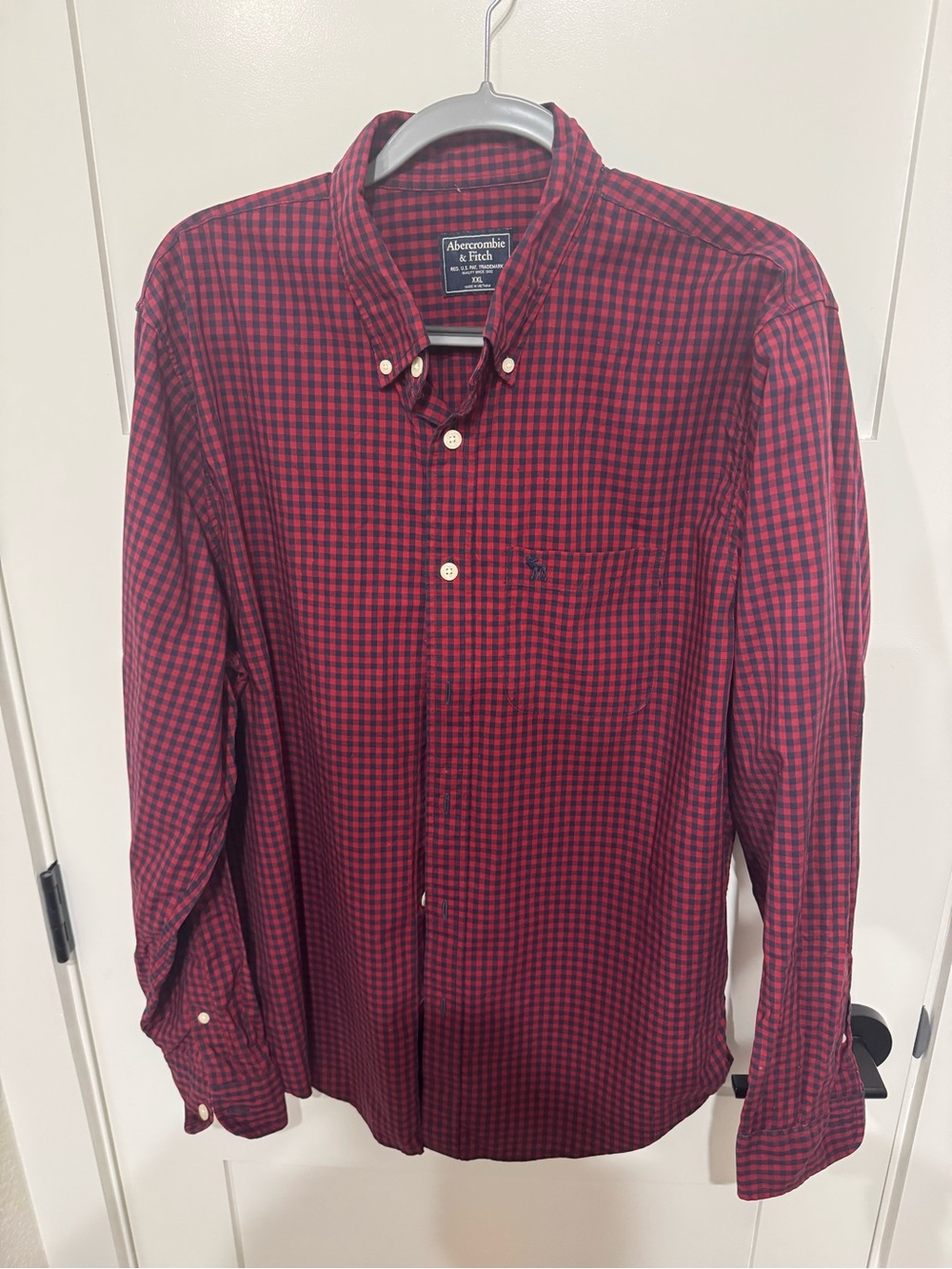 Abercrombie & Fitch Men's Burgundy and Black Gingham Button-Down Shirt